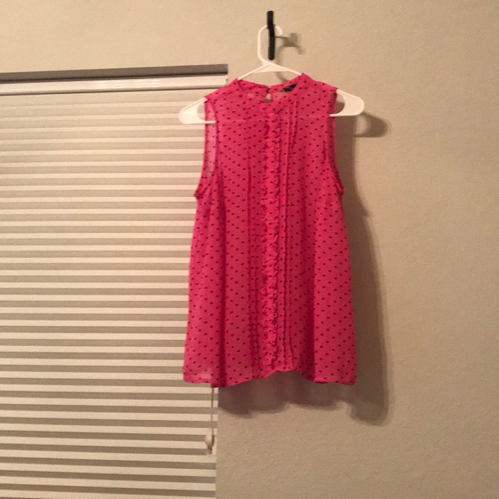 Sleeveless pink and black Polk a dot blouse
